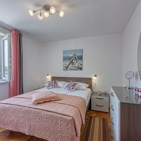 Apartment Mirjana *